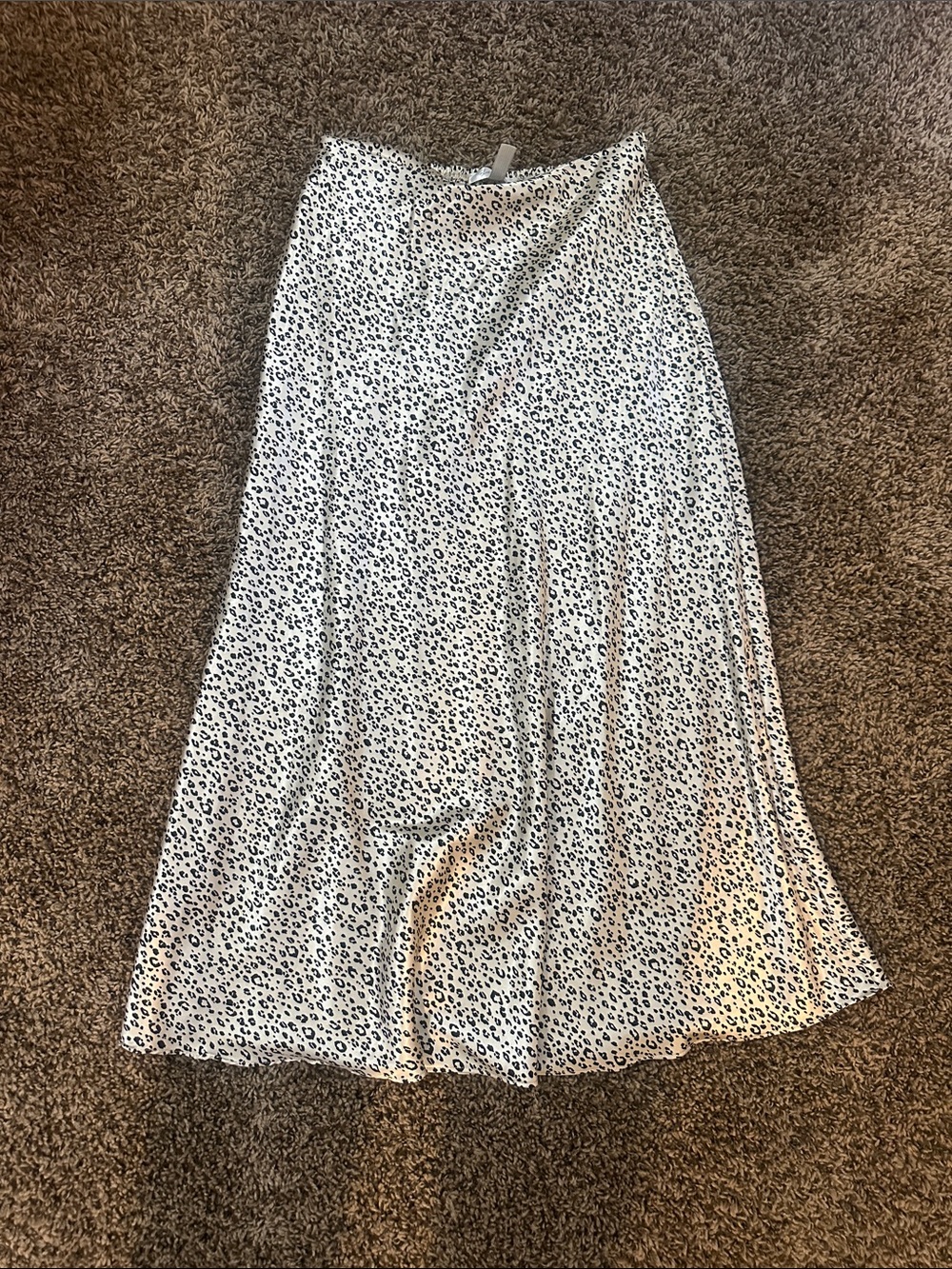 White Leopard-Print Maxi Skirt with Flowing Silhouette